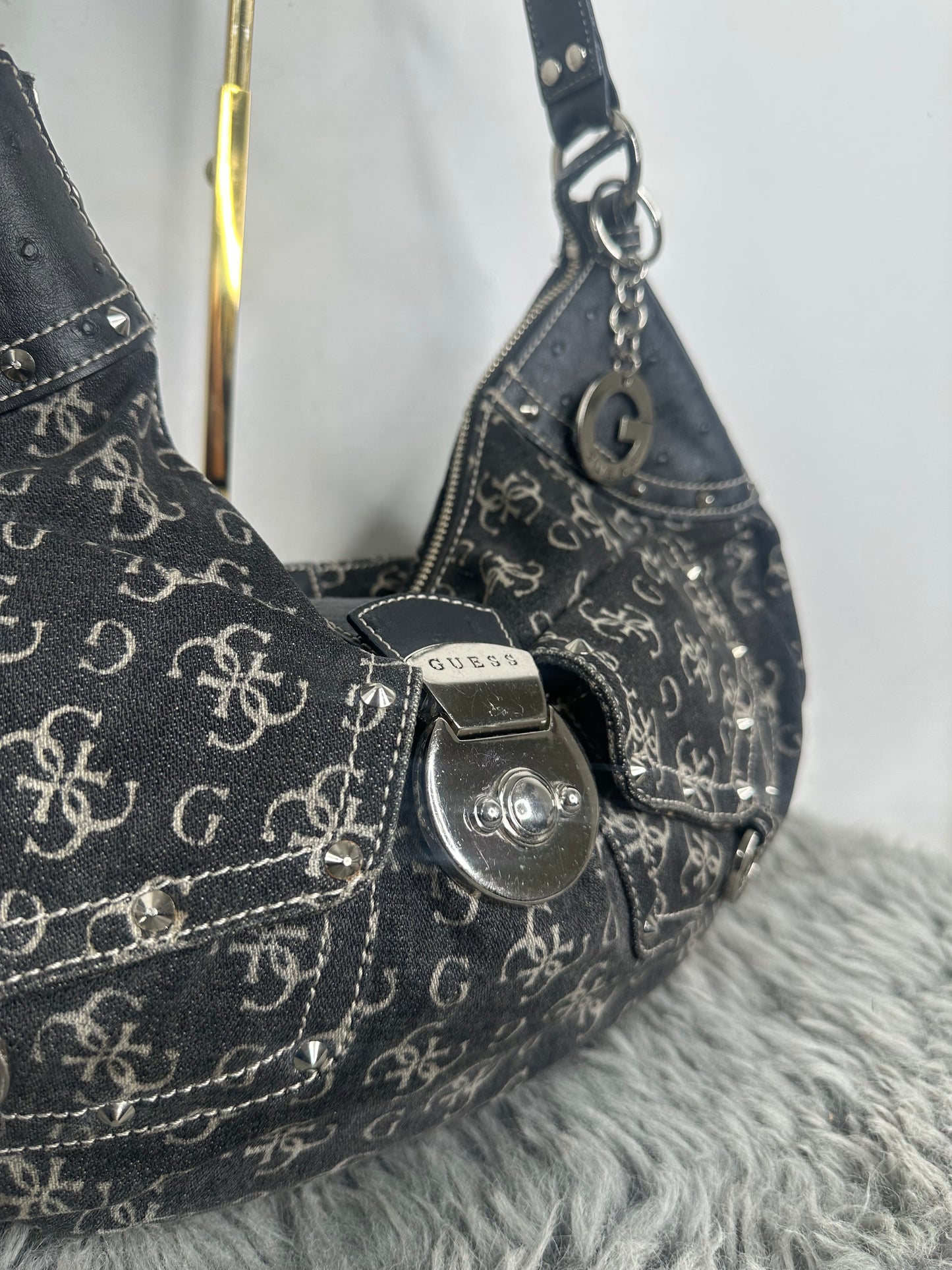 Guess Vintage Tasche denim grau Look