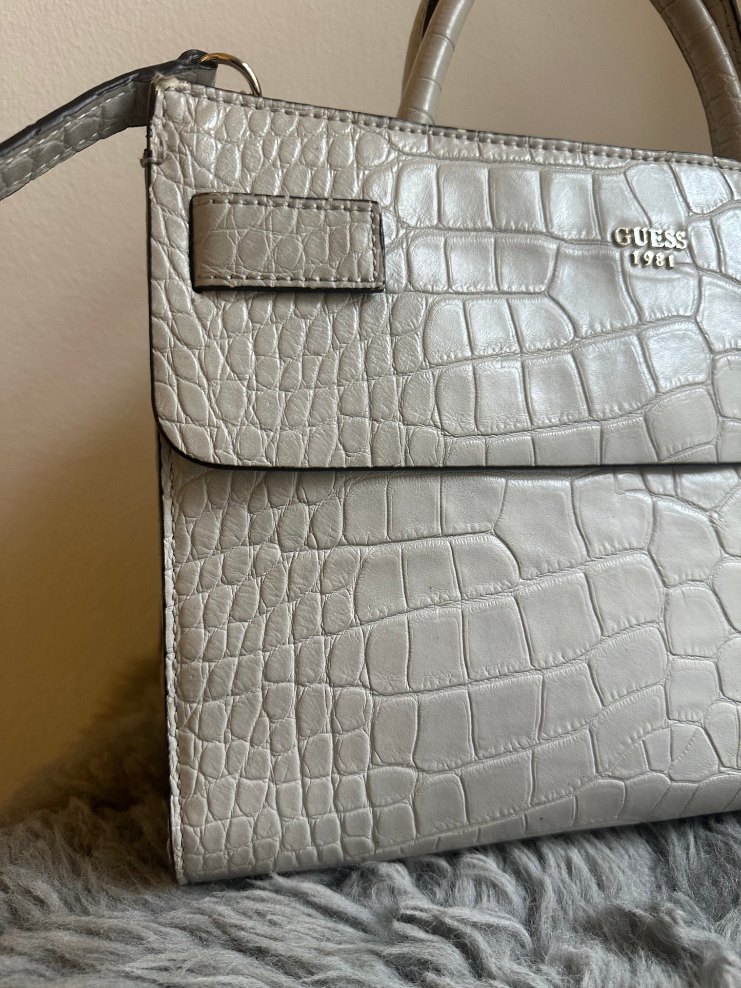 Guess Tasche grau